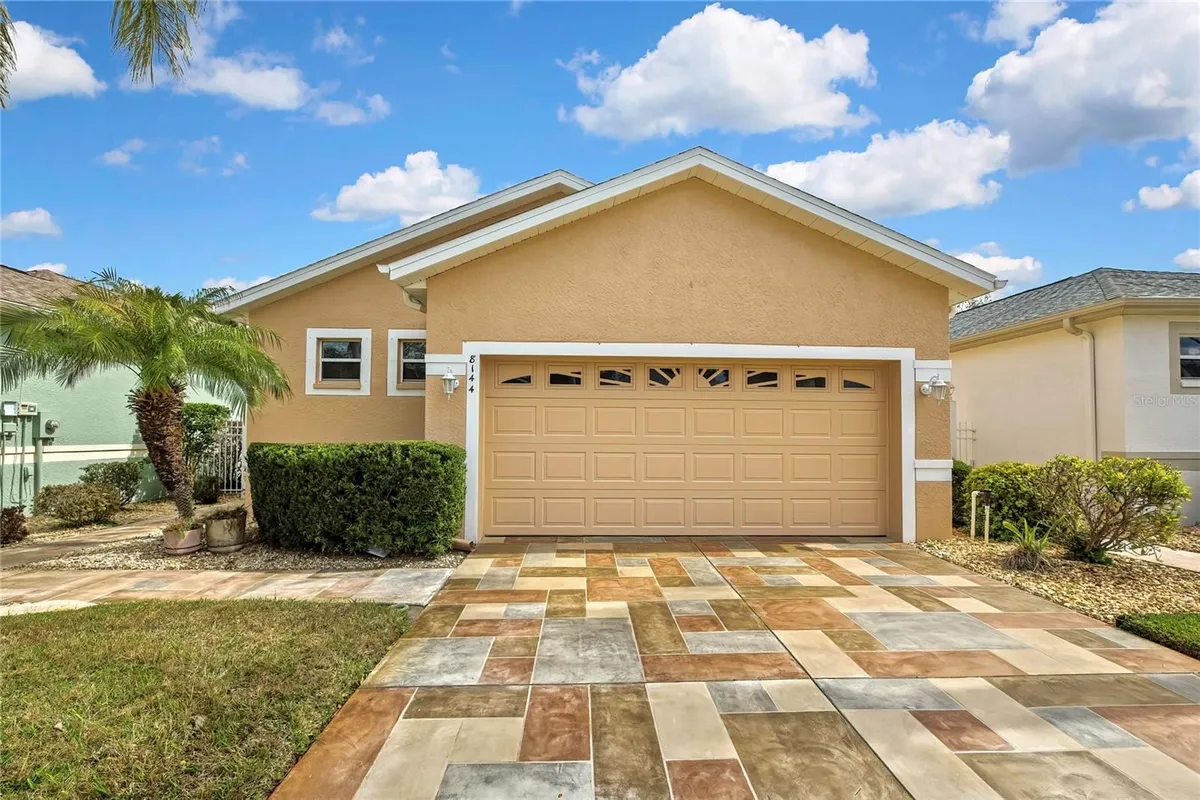 Property Slideshow image 1 of 40 | 8144 ambersweet pl, Land O Lakes, FL, 34637