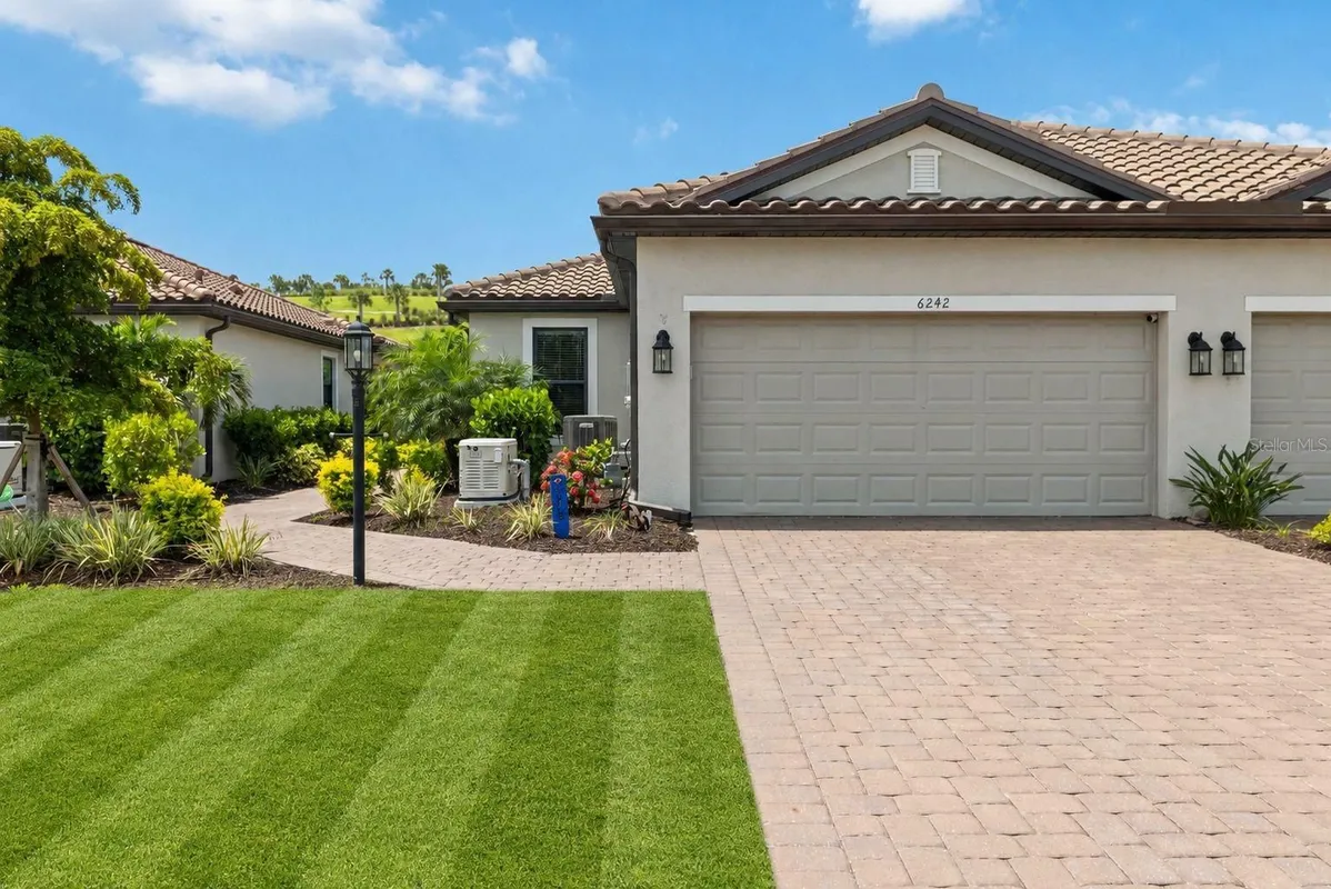 Property Slideshow image 1 of 60 | 6242 grandview hill ct, Bradenton, FL, 34203