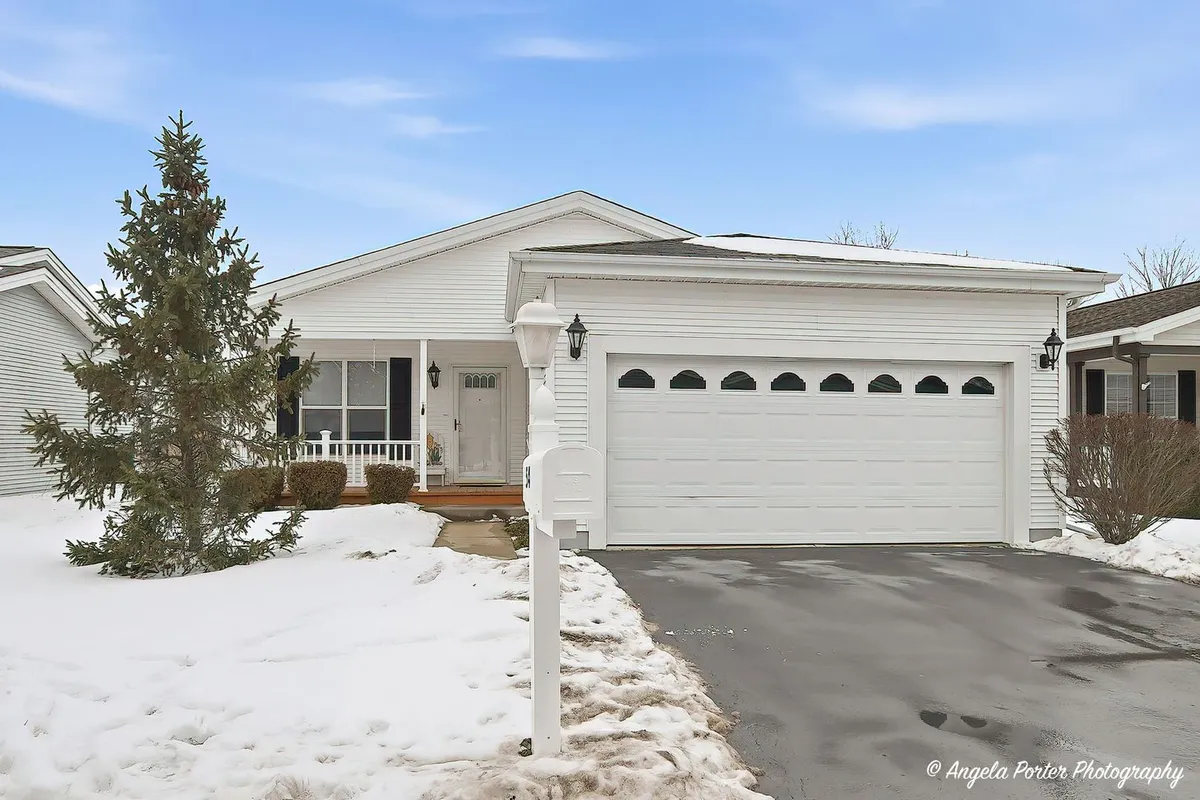 Property Slideshow image 1 of 31 | 54 rocking horse ln, Grayslake, IL, 60030