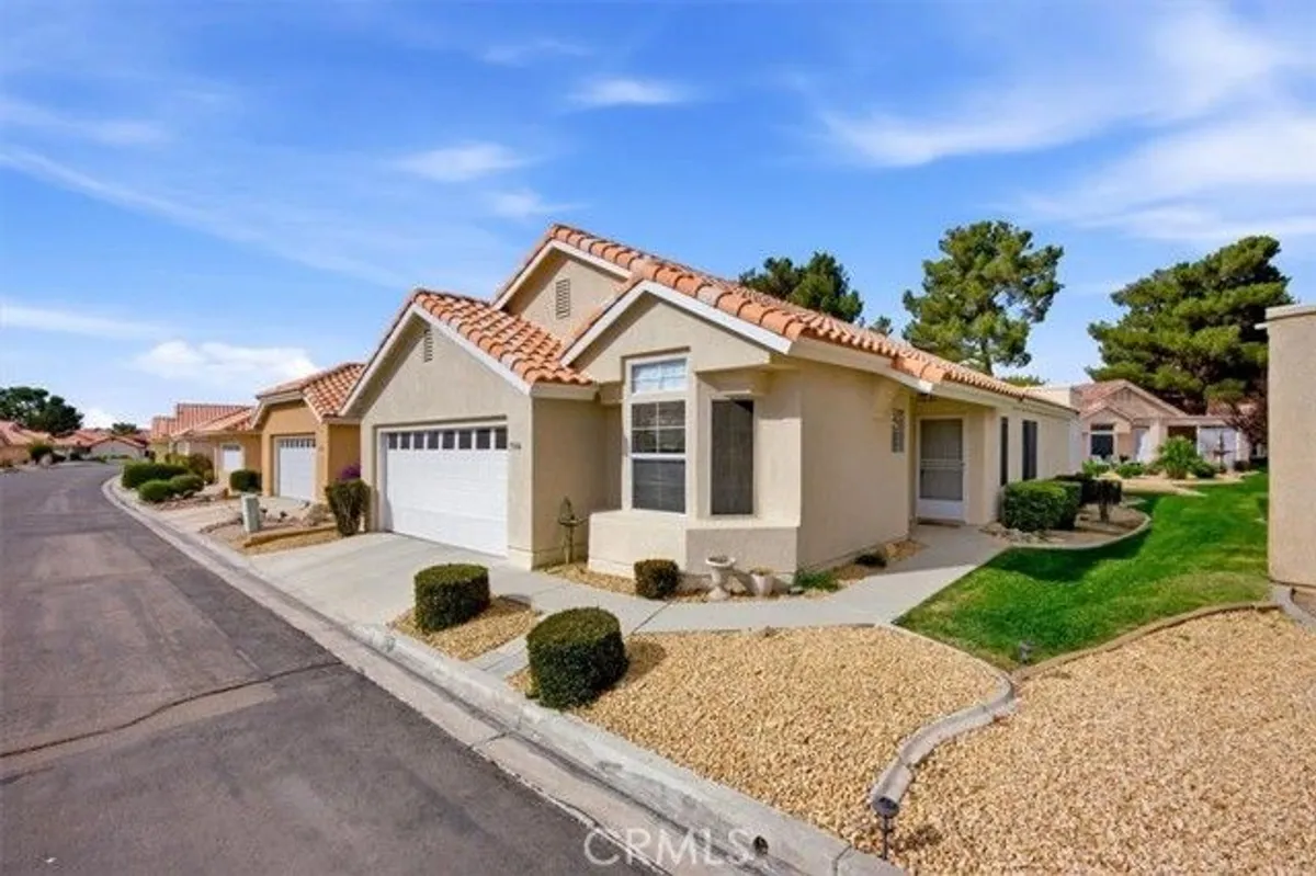 Property Slideshow image 1 of 36 | 19146 oak st, Apple Valley, CA, 92308