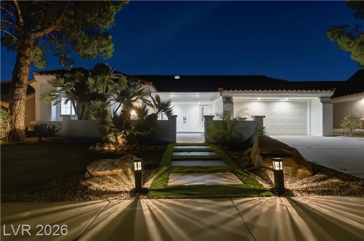 Property Slideshow image 1 of 87 | 2920 crown ridge dr, Las Vegas, NV, 89134