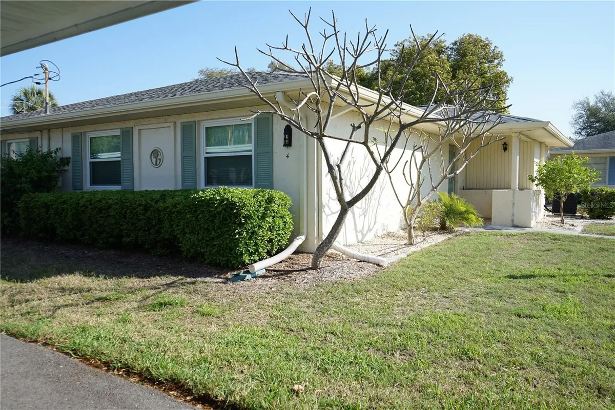 Property Slideshow image 1 of 53 | 1901 canterbury ln 4, Sun City Center, FL, 33573