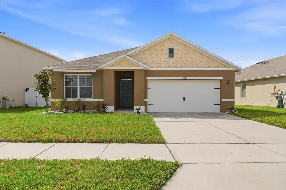 Property Slideshow image 1 of 49 | 2829 grandbury grove rd, Lakeland, FL, 33811