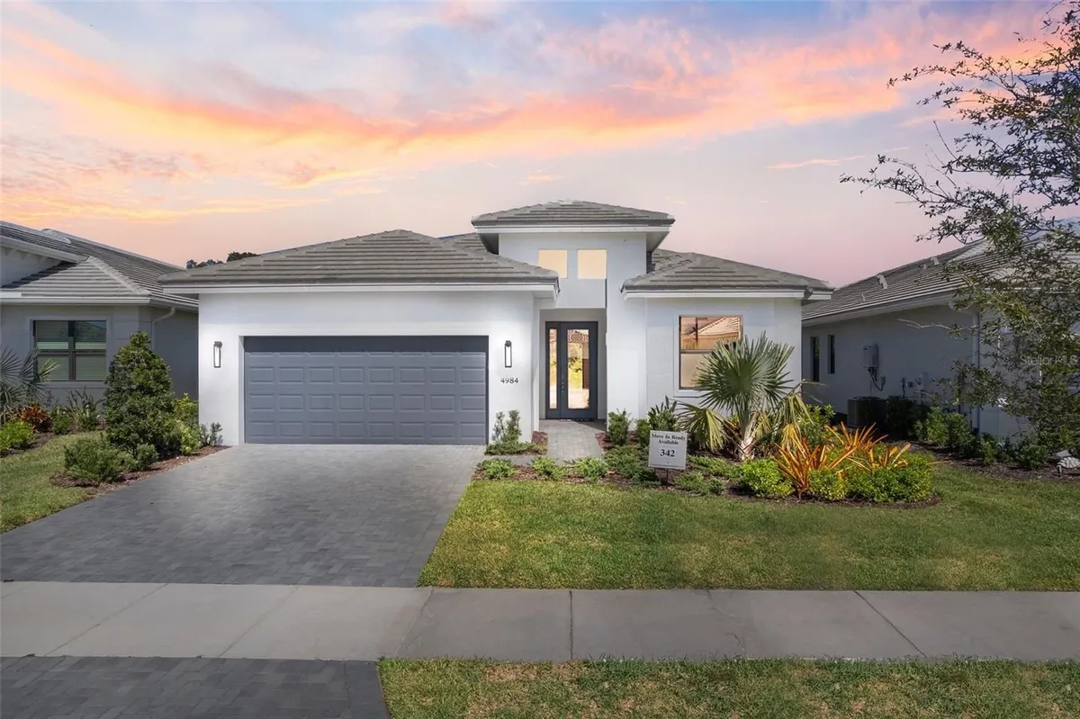 Property Slideshow image 1 of 49 | 4984 fairhope cir, Lakewood Ranch, FL, 34211