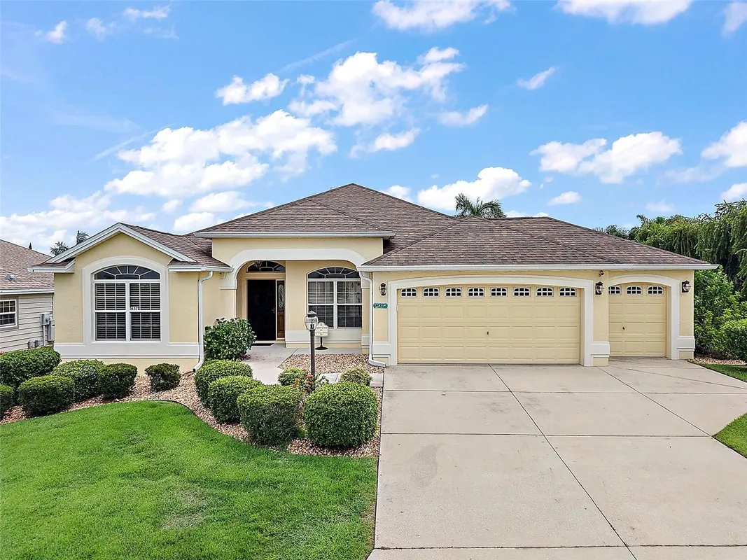Property Slideshow image 1 of 40 | 1637 mount croghan trl, The Villages, FL, 32162