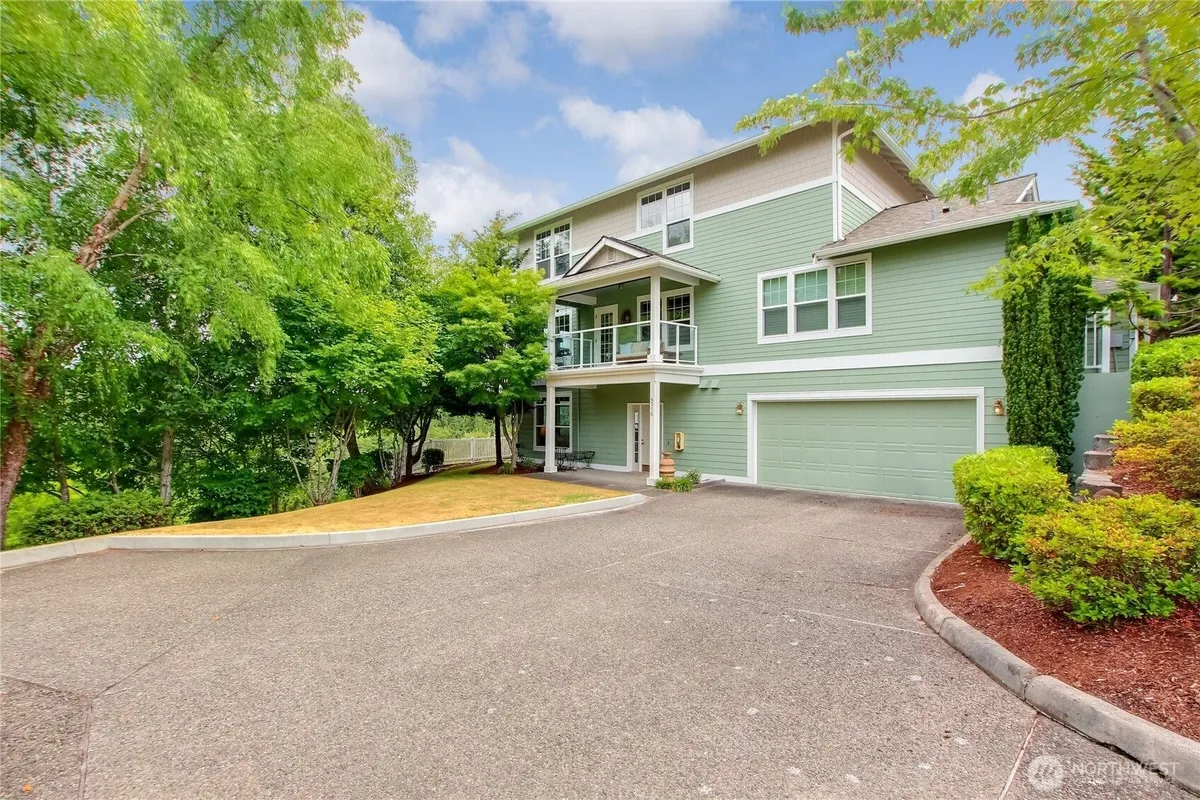 Property Slideshow image 1 of 34 | 4516 226th ter 1659, Issaquah, WA, 98029