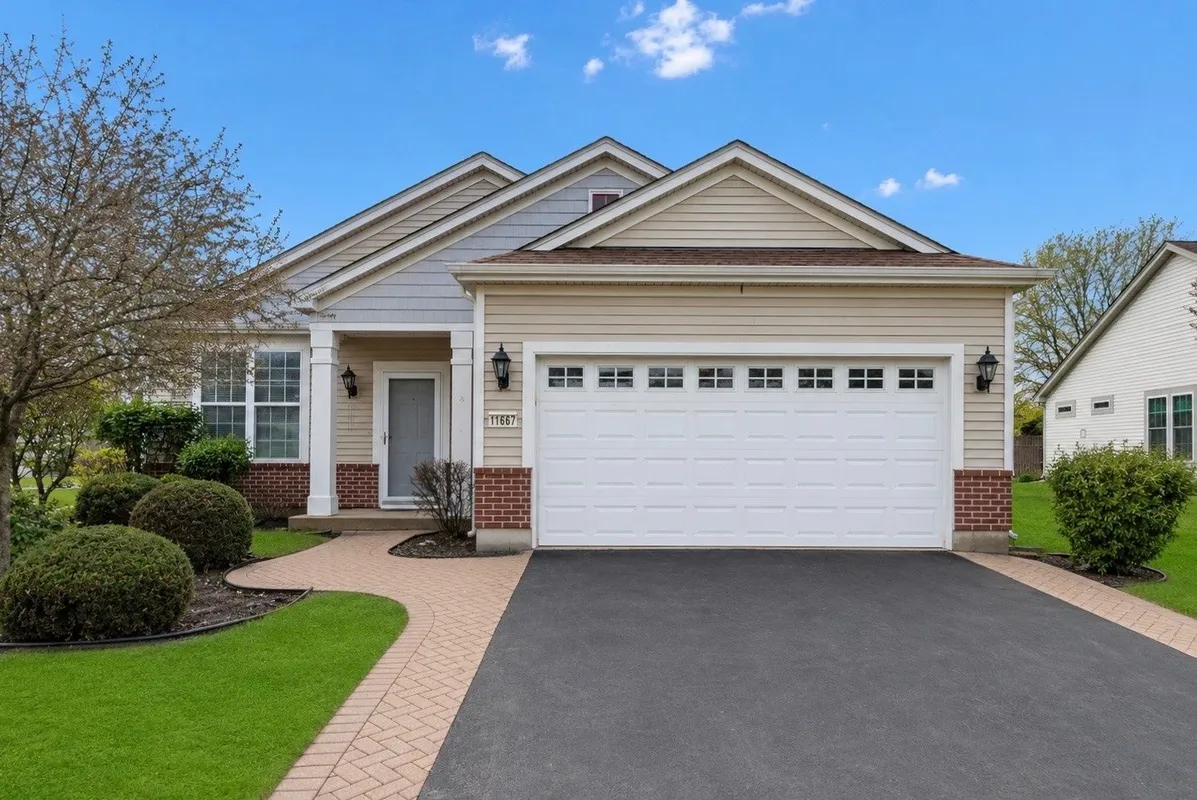 Property Slideshow image 1 of 33 | 11667 stonewater xing, Huntley, IL, 60142