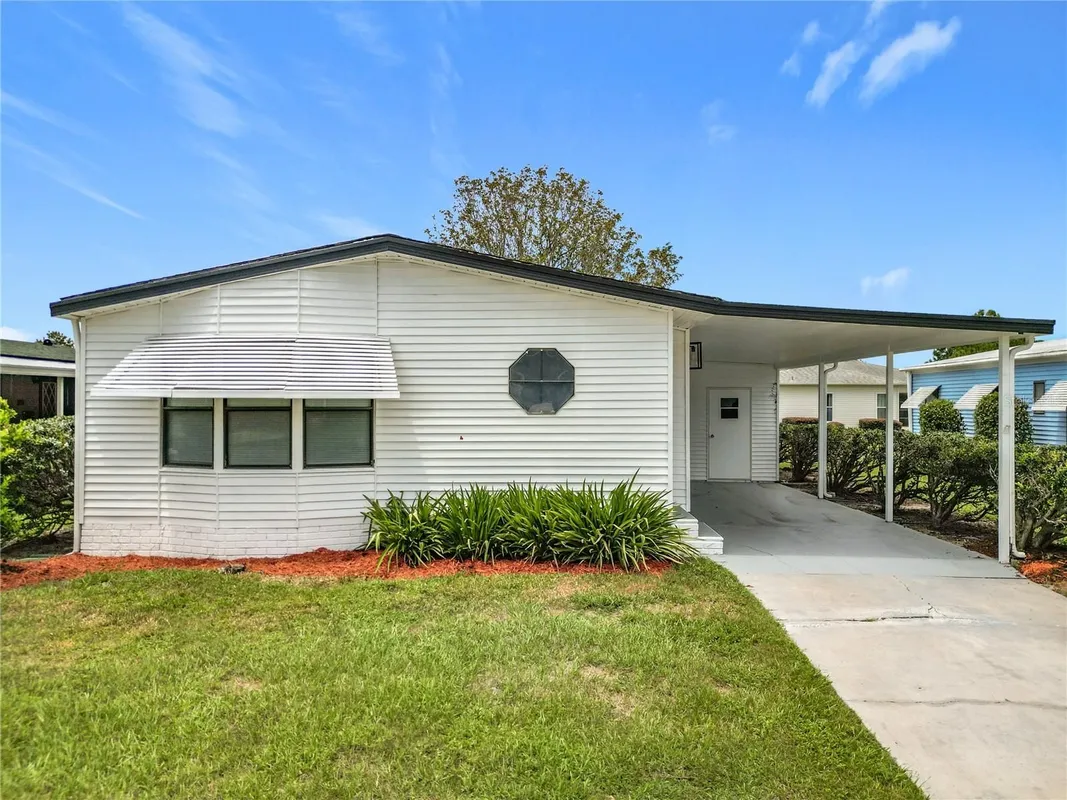 Property Slideshow image 1 of 30 | 143 westwood dr, Leesburg, FL, 34748