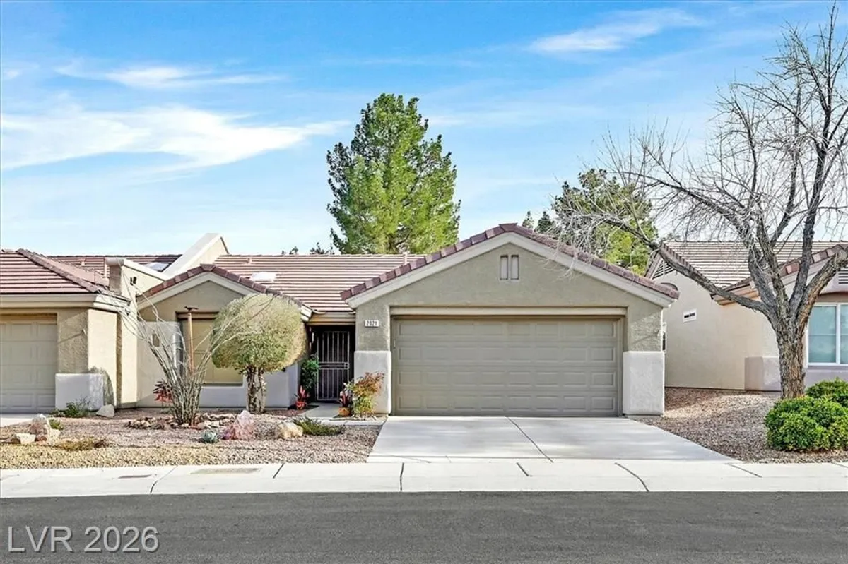 Property Slideshow image 1 of 34 | 2021 joy view ln, Henderson, NV, 89012