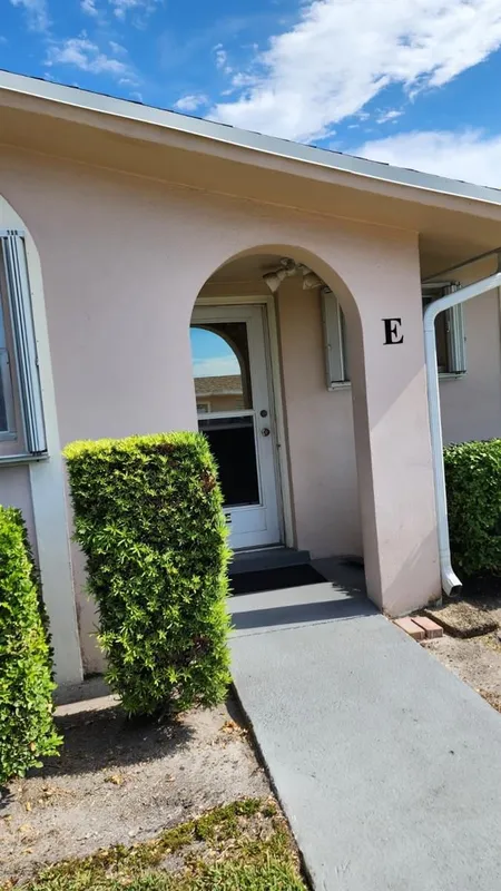 Property Slideshow image 1 of 40 | 2784 dudley dr e, West Palm Beach, FL, 33415