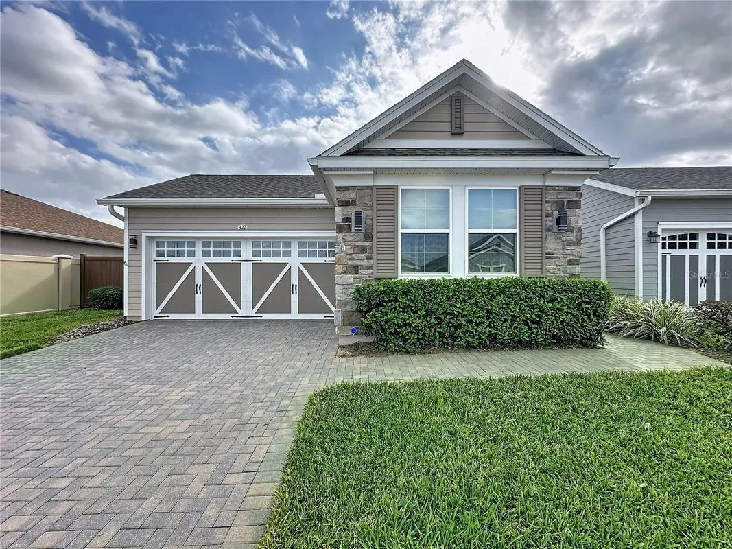 Property Slideshow image 1 of 58 | 422 alcove dr, Groveland, FL, 34736