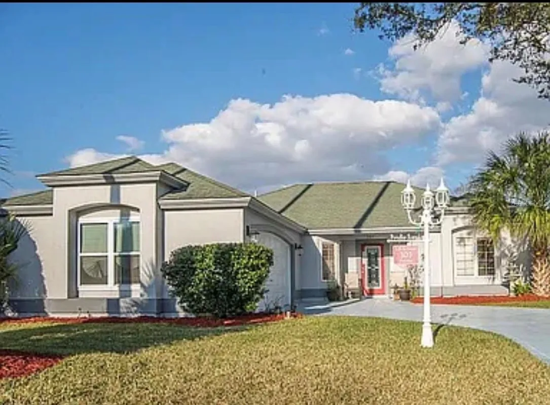 Property Slideshow image 1 of 23 | 307 del mar dr, Lady Lake, FL, 32159
