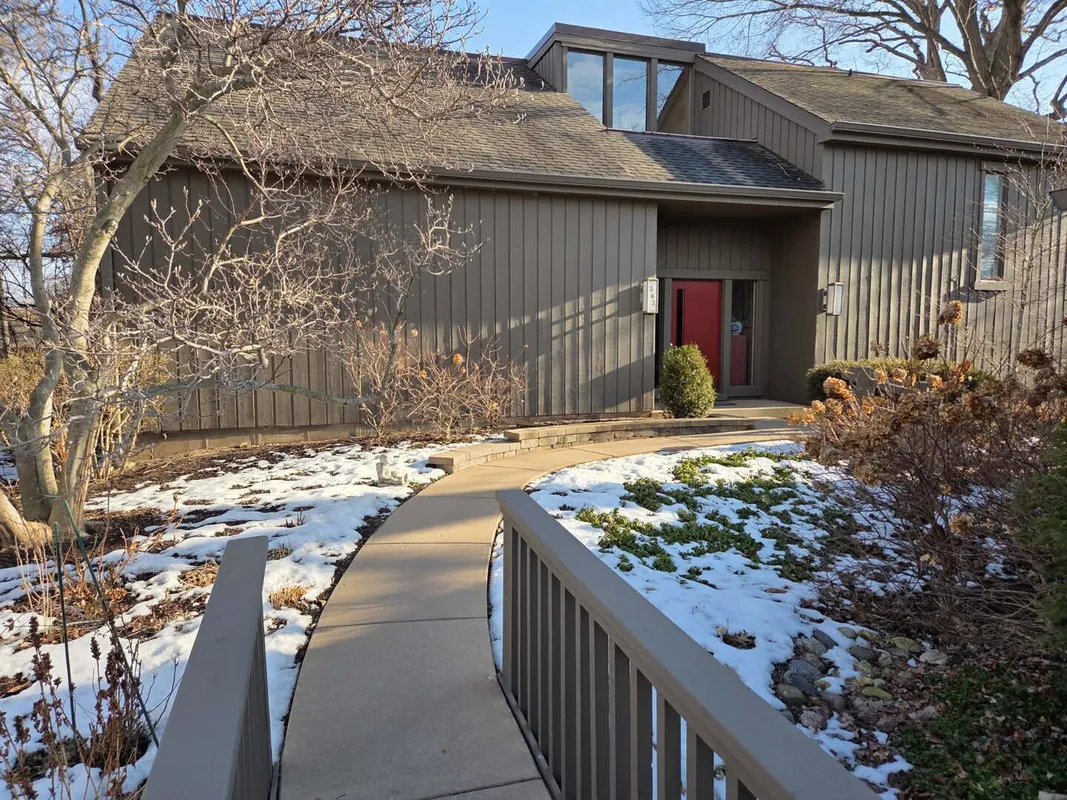 Property Slideshow image 1 of 15 | 563 woodview rd d, Lake Barrington, IL, 60010