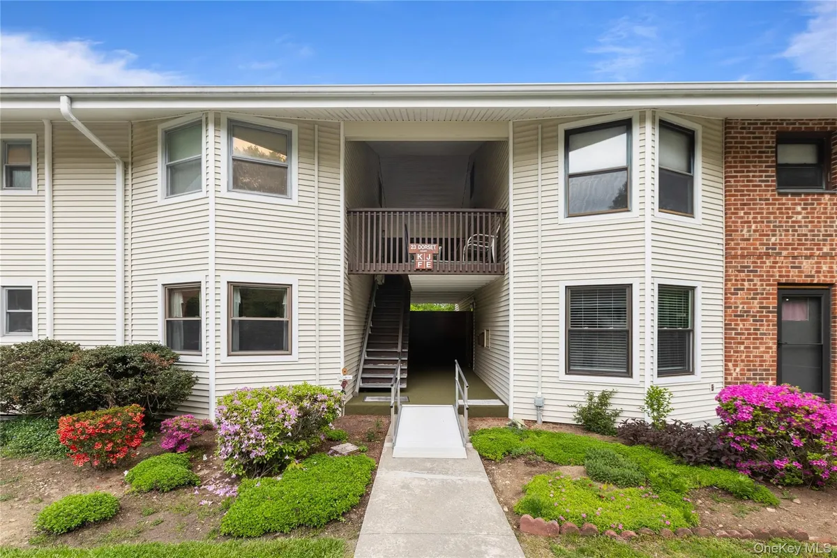 Property Slideshow image 1 of 25 | 23 dorset ct f, Yorktown, NY, 10598