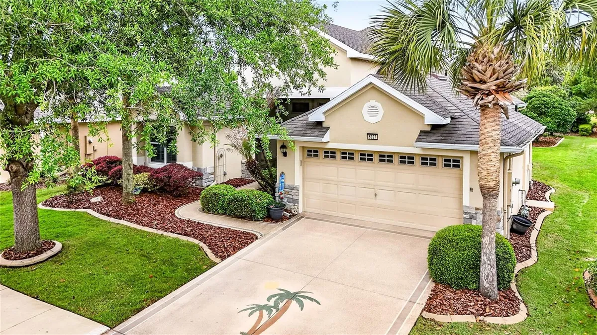Property Slideshow image 1 of 37 | 8927 bridgeport bay cir, Mount Dora, FL, 32757