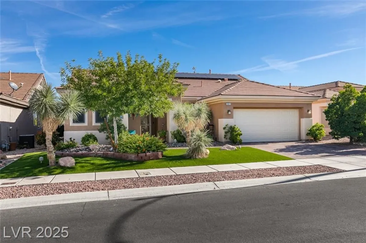 Property Slideshow image 1 of 32 | 2022 high mesa dr, Henderson, NV, 89012