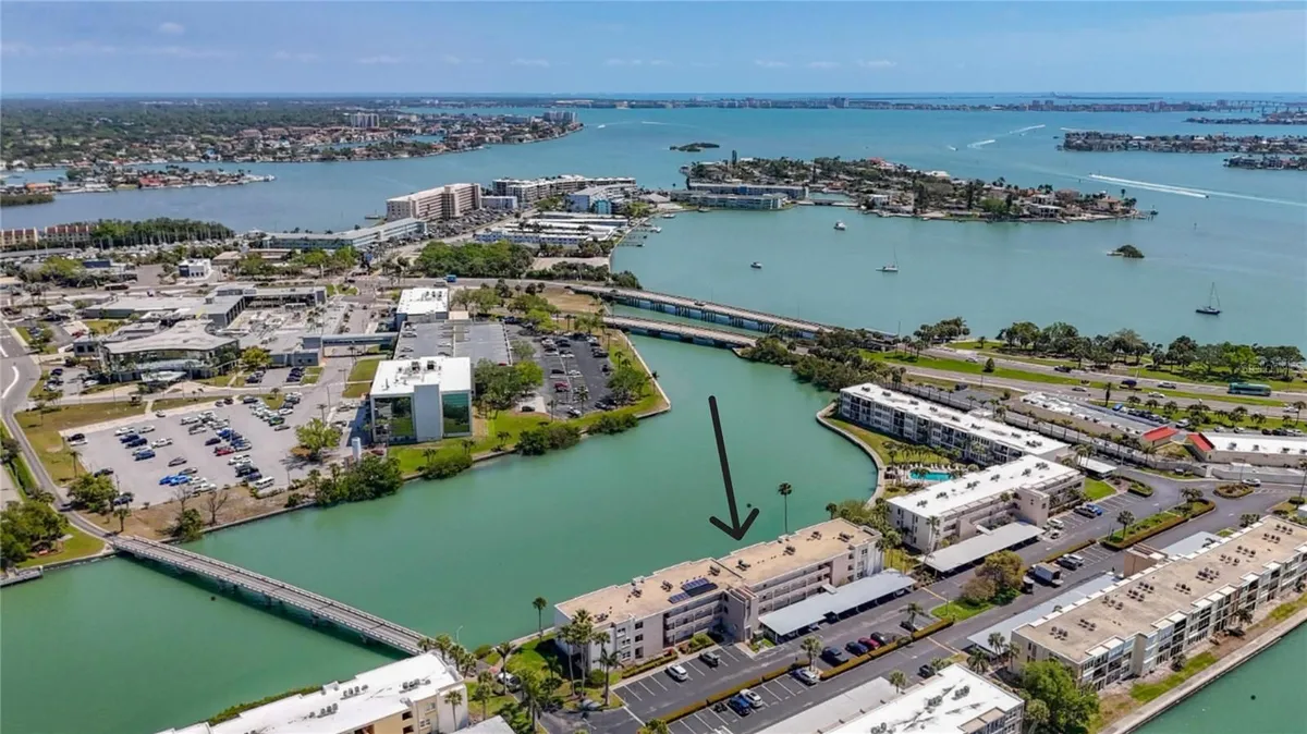 Property Slideshow image 1 of 39 | 7425 bay island dr 105, South Pasadena, FL, 33707