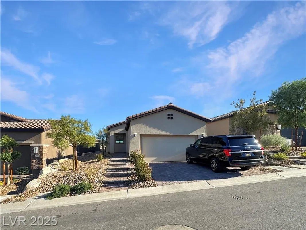 Property Slideshow image 1 of 5 | 92 stone bluff ln, Henderson, NV, 89011