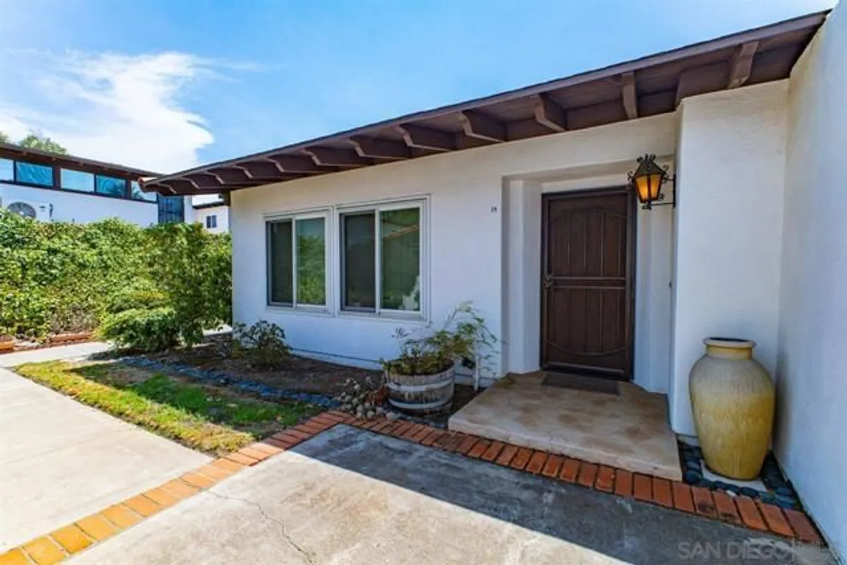 Property Slideshow image 1 of 39 | 16577 caminito vecinos 19, San Diego, CA, 92128