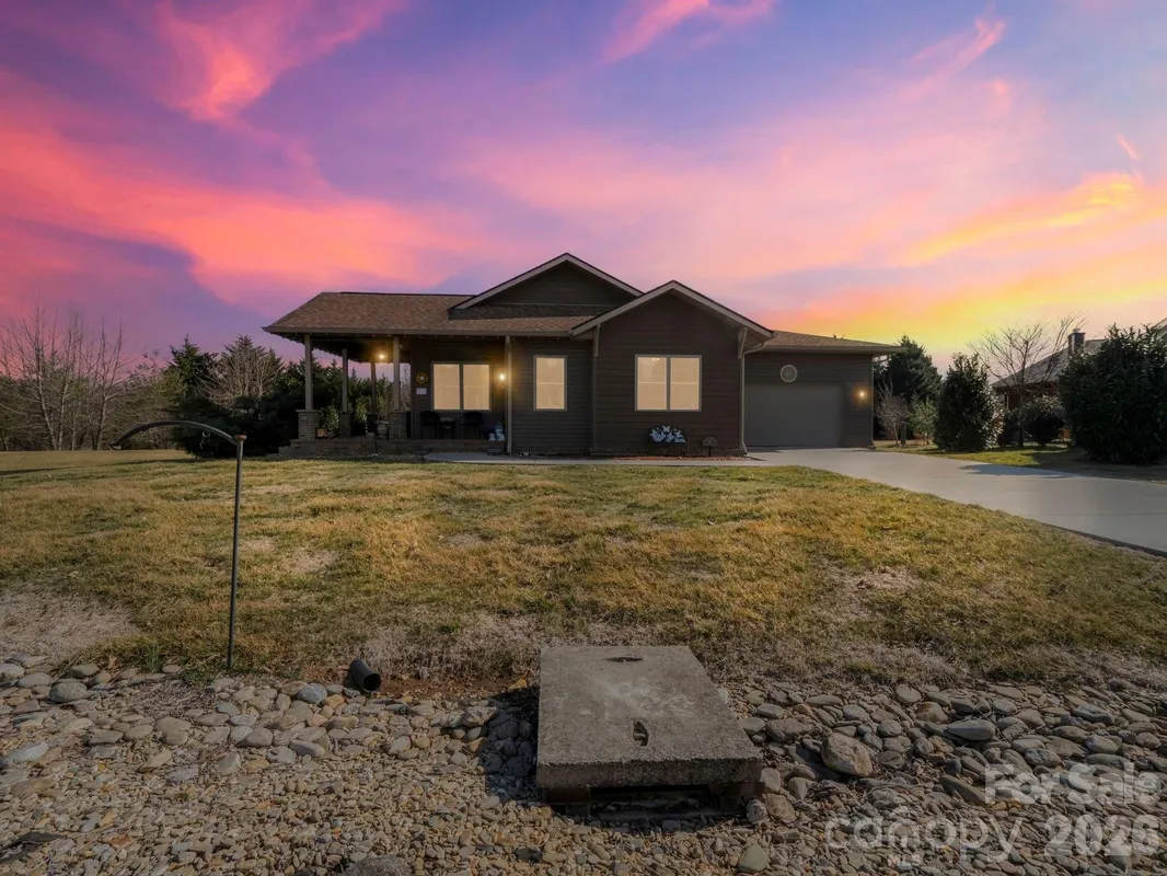 Property Slideshow image 1 of 28 | 38 winged elm ct, Hendersonville, NC, 28739