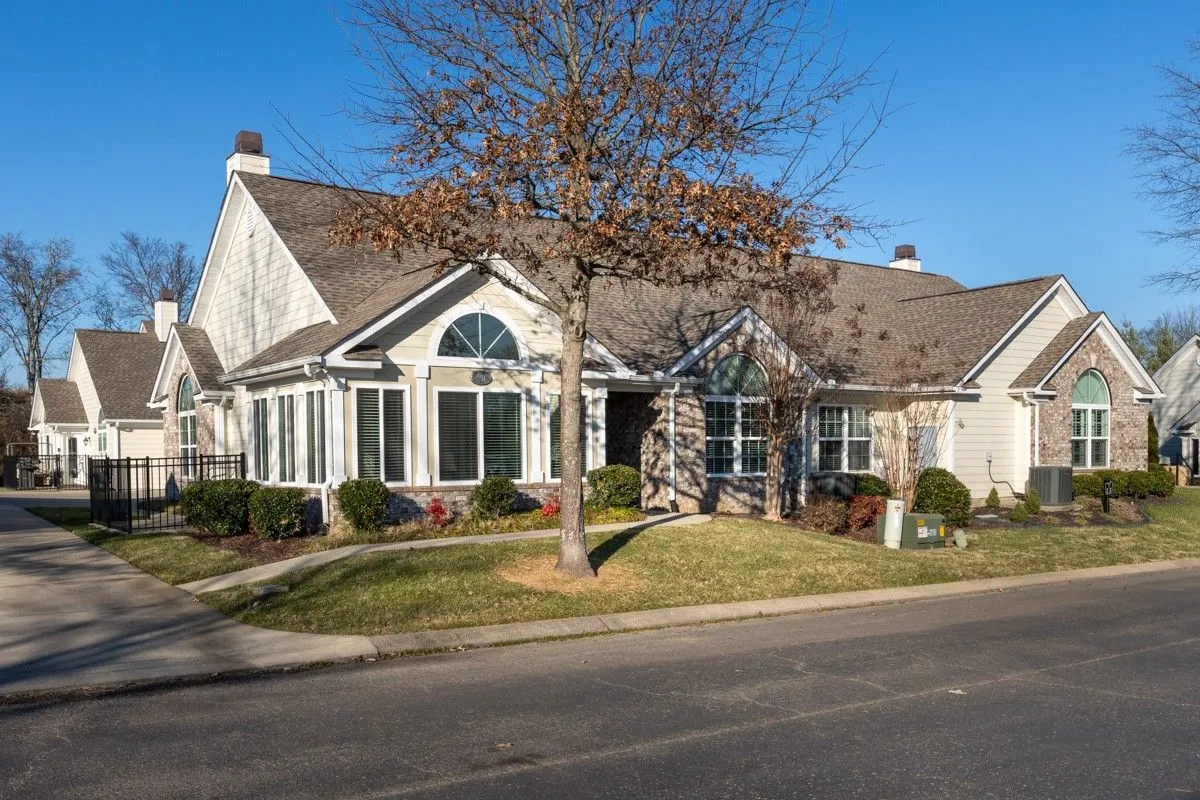 Property Slideshow image 1 of 39 | 825 browns ln unit 901, Gallatin, TN, 37066