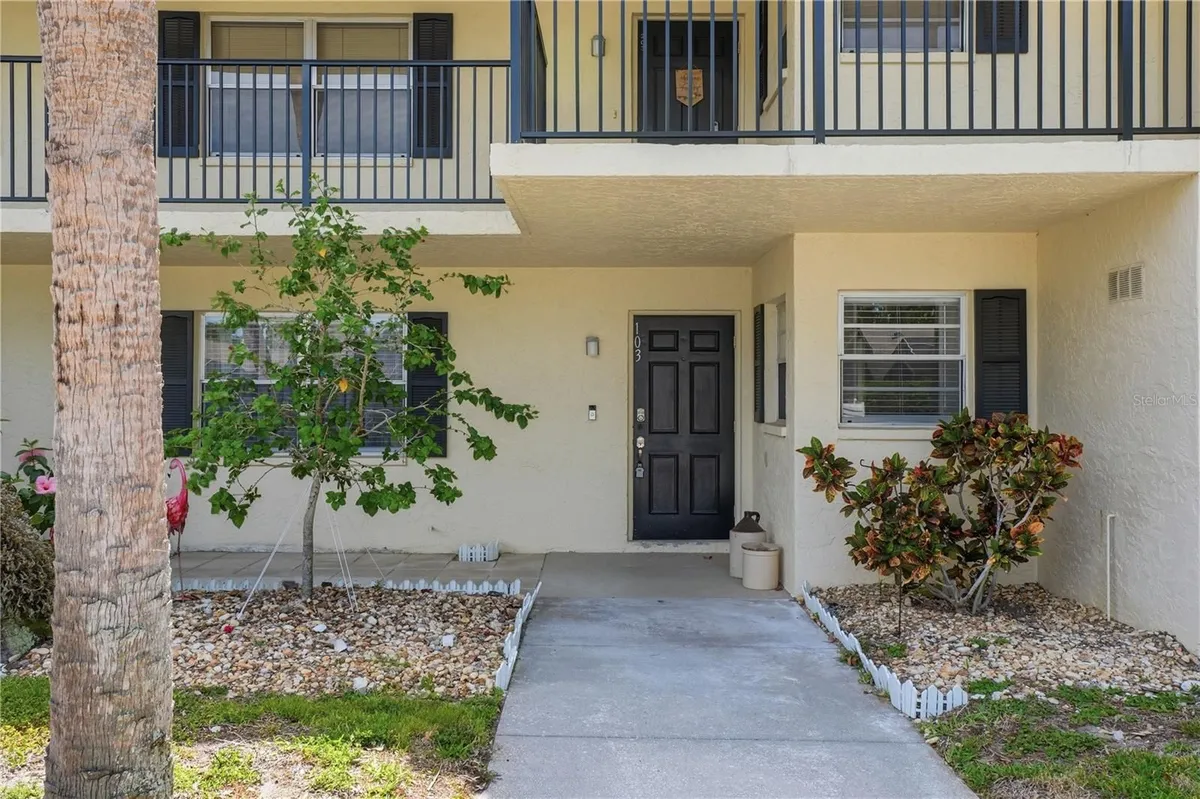 Property Slideshow image 1 of 19 | 7860 palm aire ln 103, Sarasota, FL, 34243