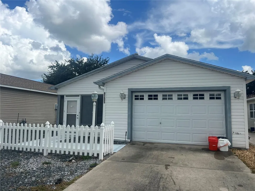 Property Slideshow image 1 of 11 | 8205 se 169th palownia loop, The Villages, FL, 32162