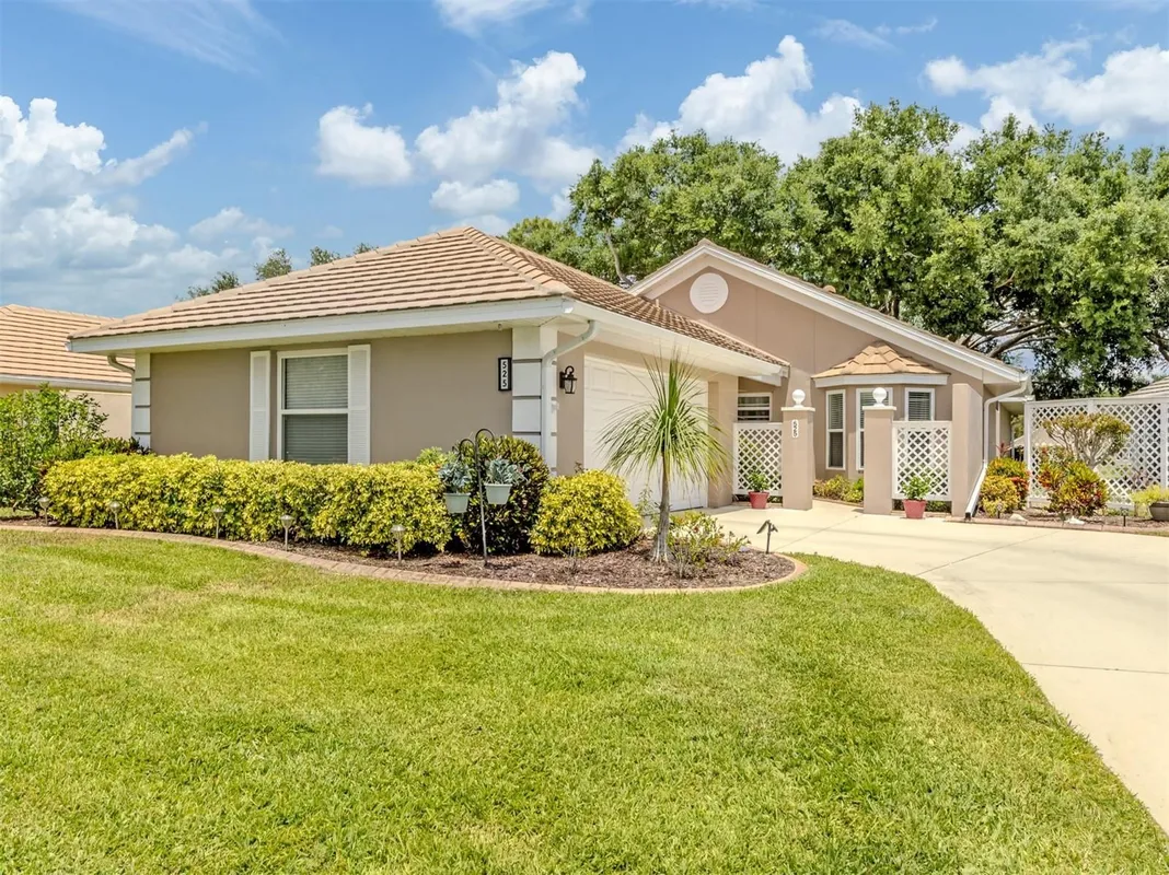 Property Slideshow image 1 of 49 | 525 clubside cir 53, Venice, FL, 34293