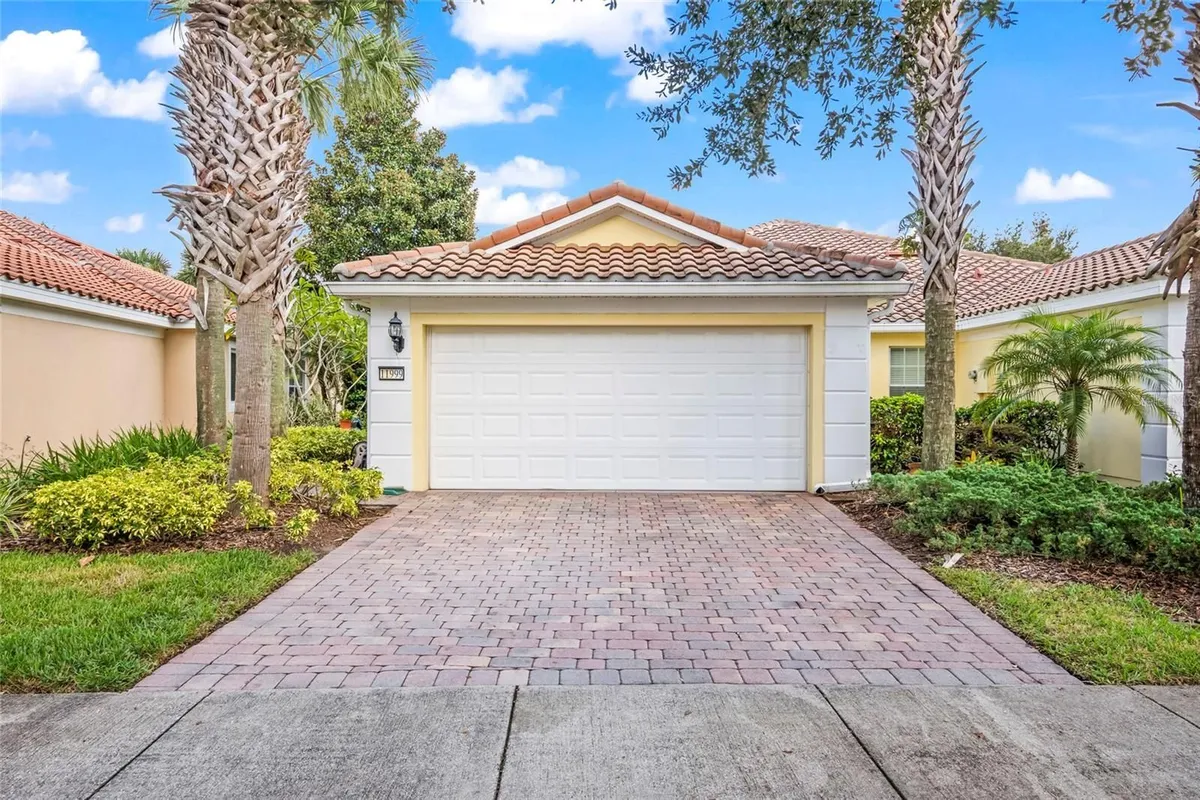 Property Slideshow image 1 of 34 | 11999 modena ln, Orlando, FL, 32827