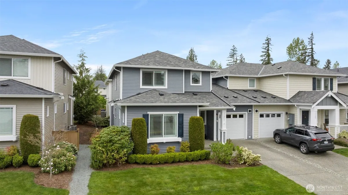 Property Slideshow image 1 of 40 | 11261 241st pl 86, Redmond, WA, 98053