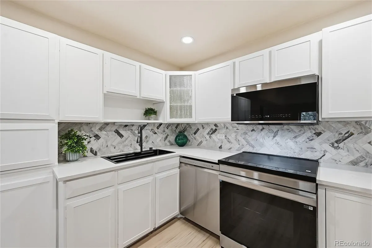 Property Slideshow image 1 of 28 | 705 s alton way 4c, Denver, CO, 80247