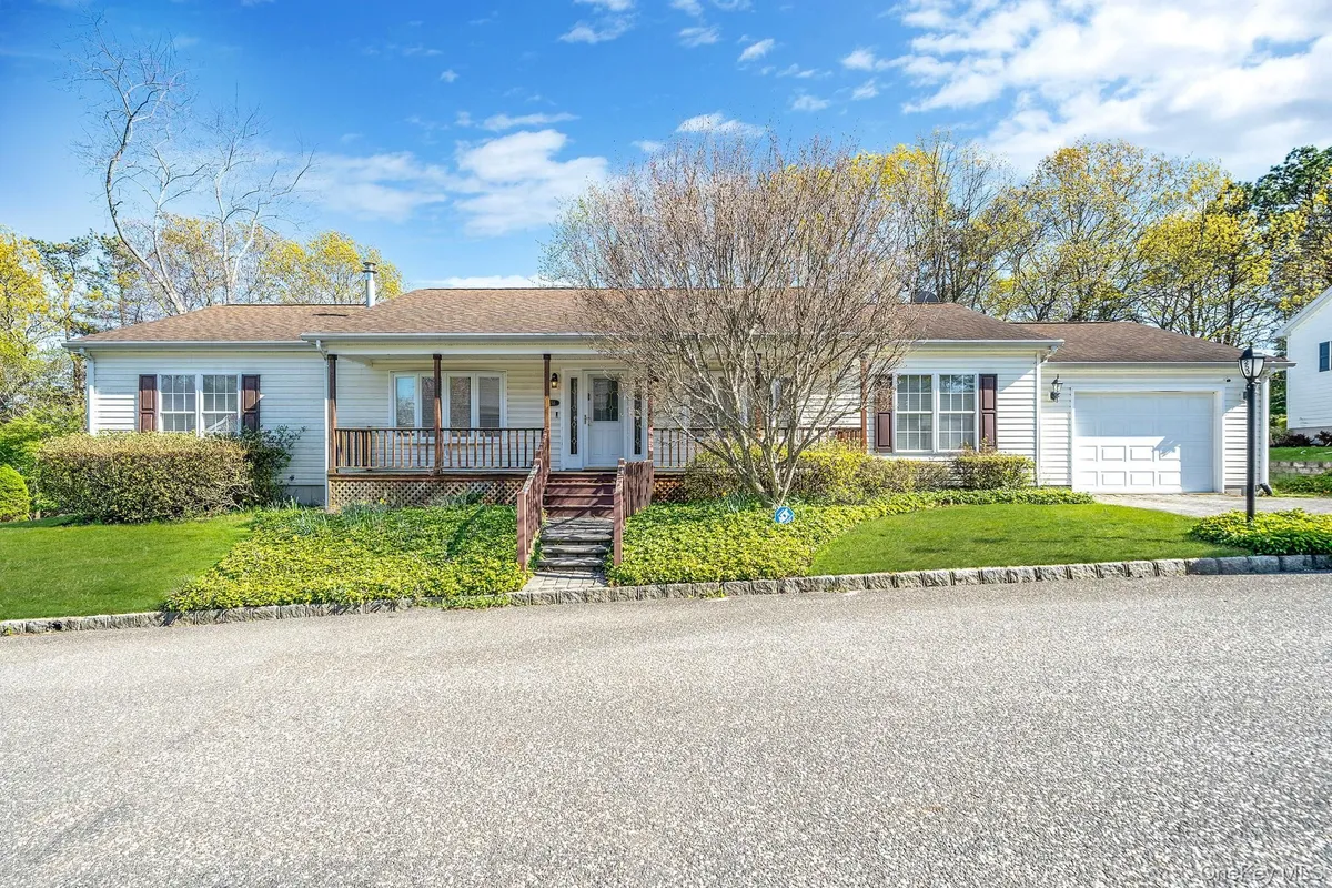 Property Slideshow image 1 of 36 | 1407 middle rd 253, Riverhead, NY, 11933