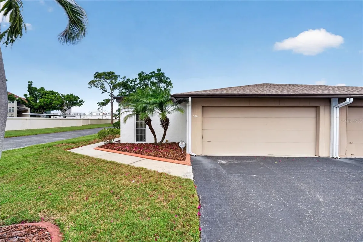Property Slideshow image 1 of 51 | 3501 n village ct 220, Sarasota, FL, 34231