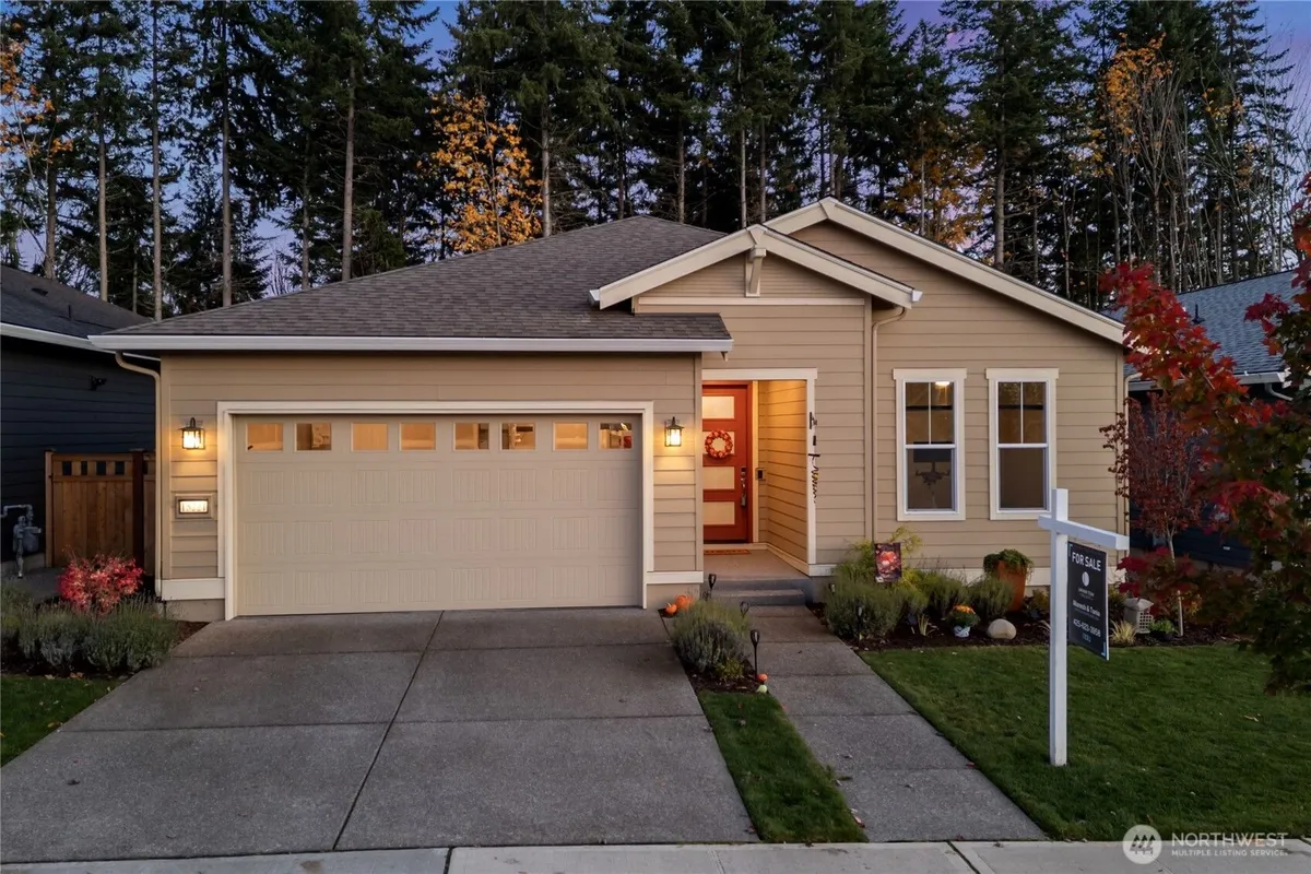 Property Slideshow image 1 of 37 | 15221 183rd ave e unit e, Bonney Lake, WA, 98391