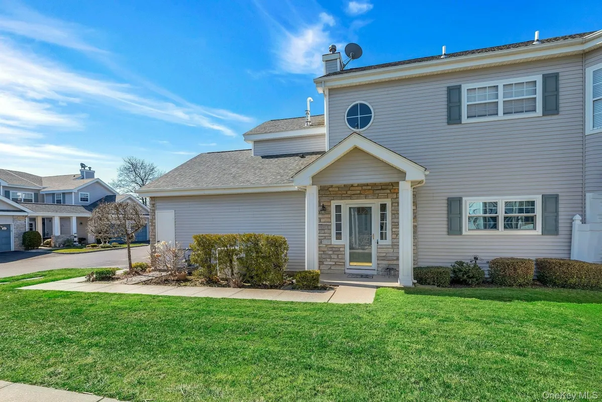 Property Slideshow image 1 of 37 | 548 highland ct, Brookhaven, NY, 11955