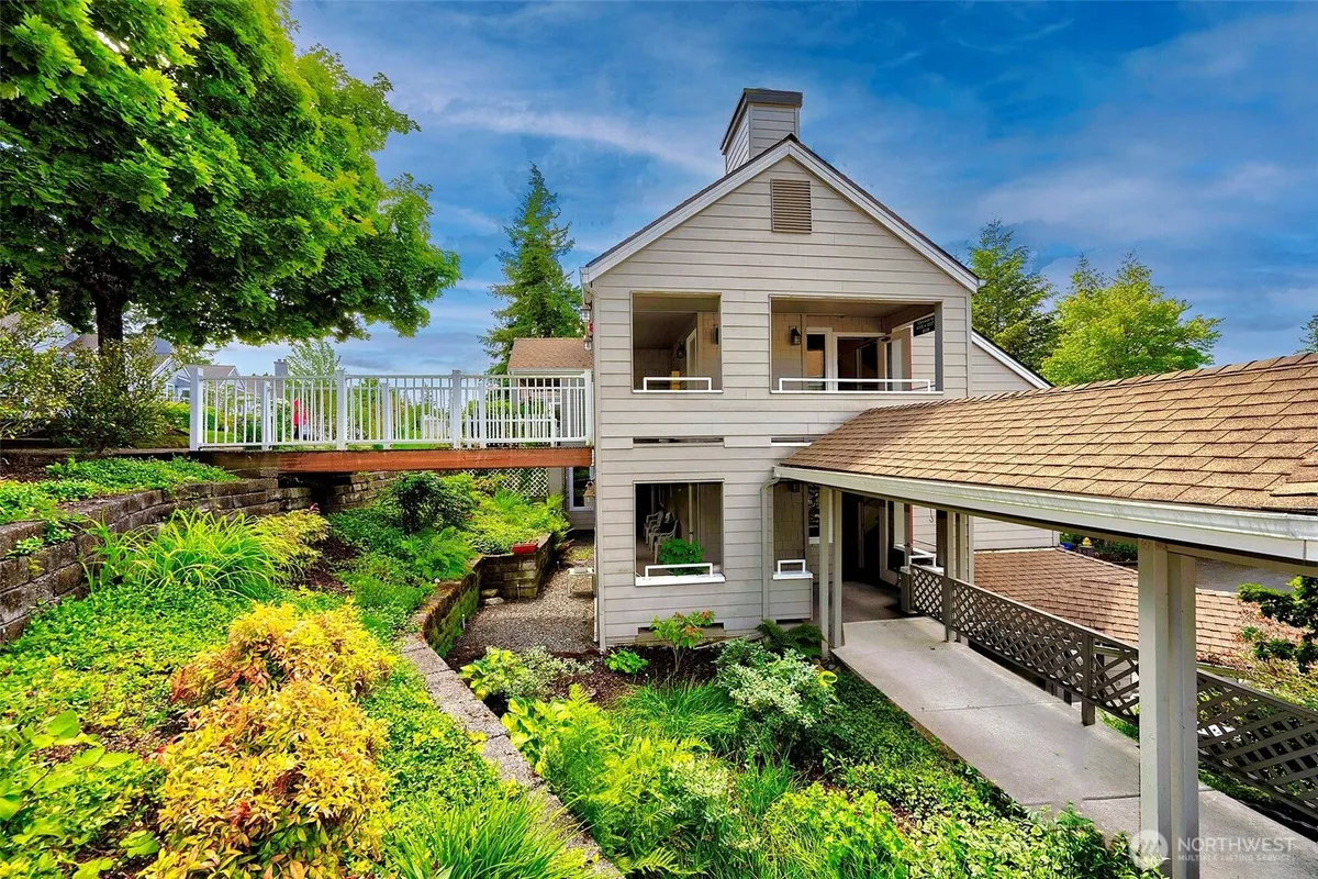 Property Slideshow image 1 of 33 | 4117 providence point dr 1002, Issaquah, WA, 98029