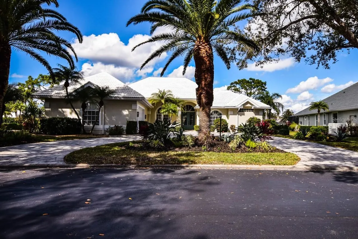 Property Slideshow image 1 of 73 | 429 tremingham way, Venice, FL, 34293