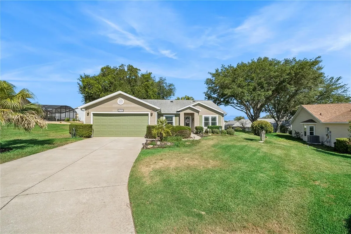 Property Slideshow image 1 of 30 | 4730 sawgrass lake cir, Leesburg, FL, 34748