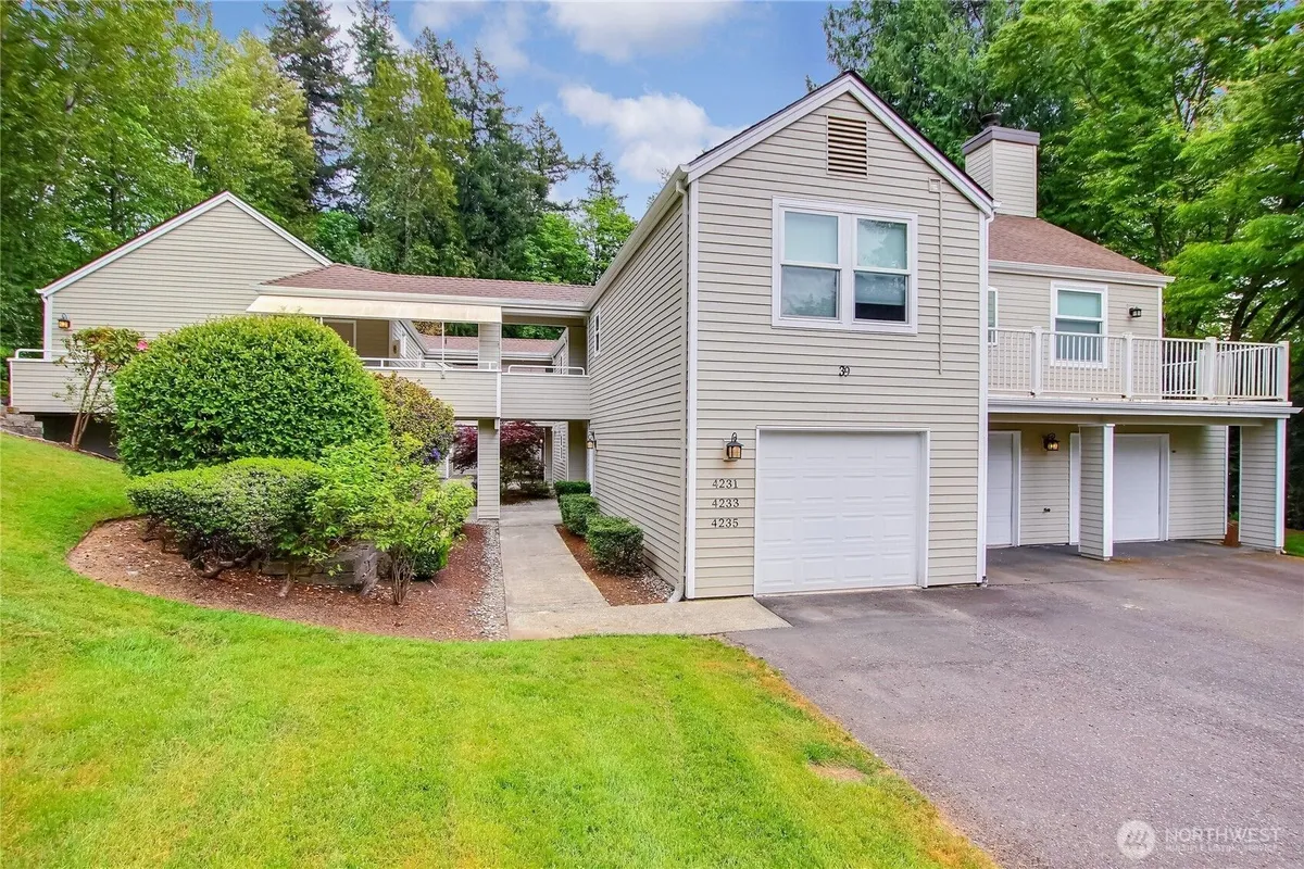 Property Slideshow image 1 of 38 | 4231 220th pl 1101, Issaquah, WA, 98029