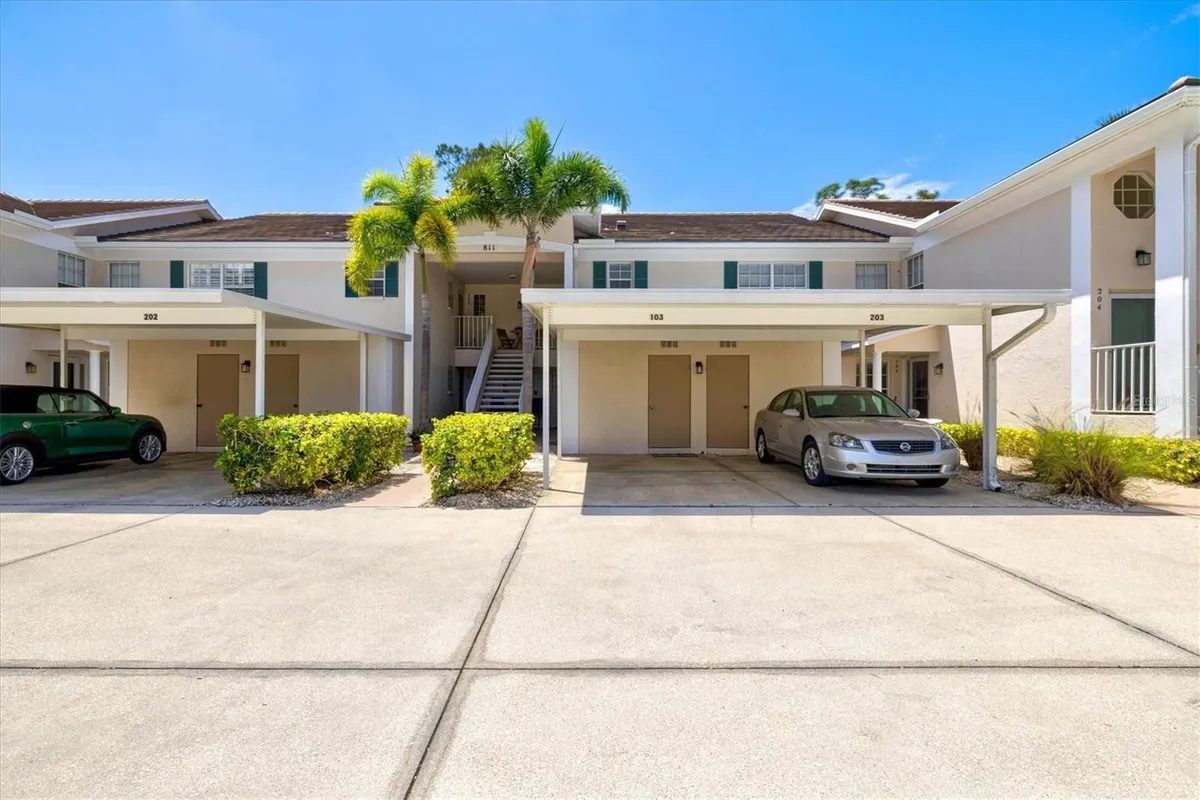 Property Slideshow image 1 of 74 | 811 montrose dr 103, Venice, FL, 34293