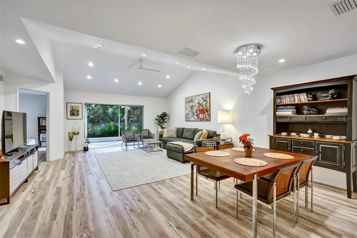 Property Slideshow image 1 of 22 | 3448 tallywood cir 7050, Sarasota, FL, 34237