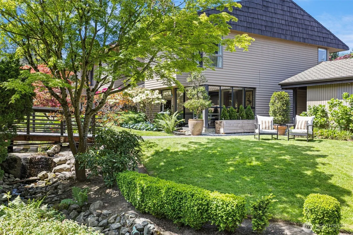 Property Slideshow image 1 of 40 | 10800 glen acres dr t16, Seattle, WA, 98168