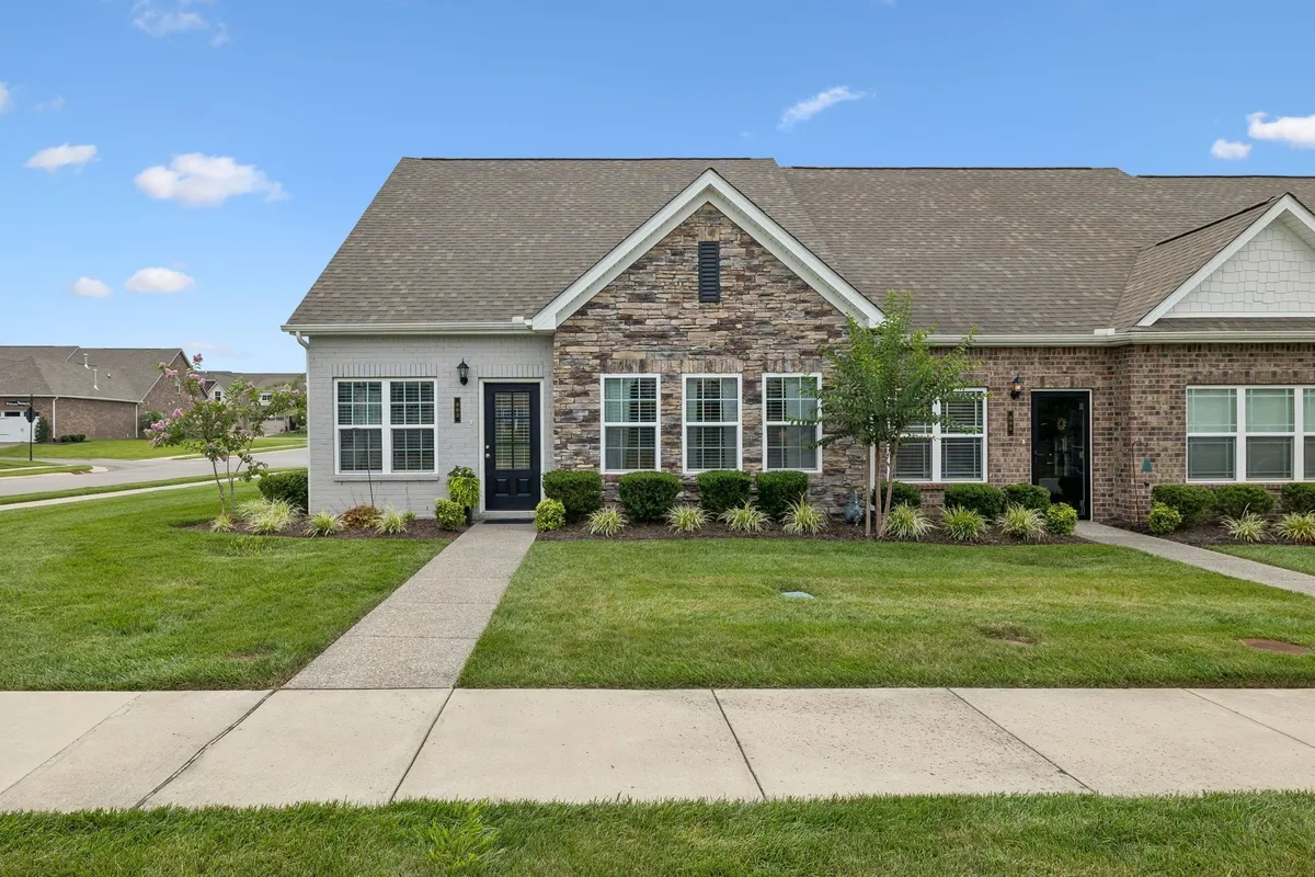 Property Slideshow image 1 of 45 | 903 meadowcrest way, Lebanon, TN, 37090