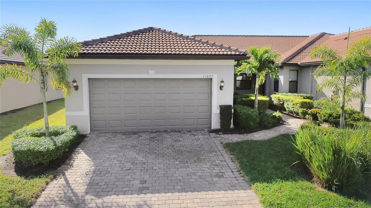 Property Slideshow image 1 of 43 | 13887 botteri st, Venice, FL, 34293