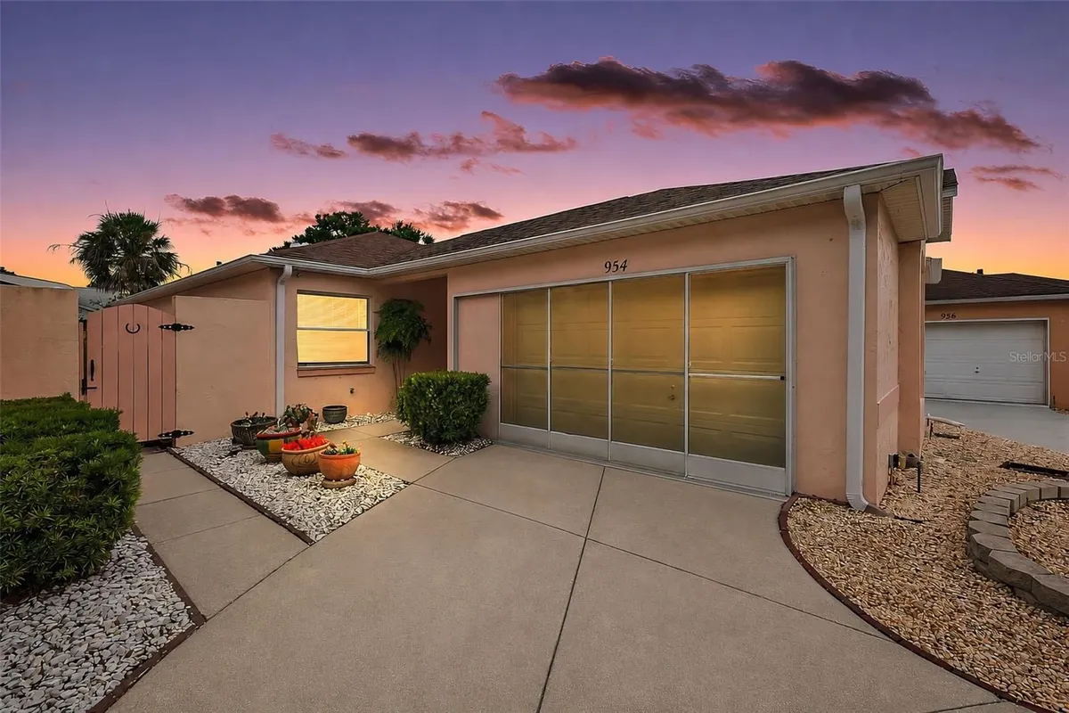 Property Slideshow image 1 of 58 | 954 avalon ave, Lady Lake, FL, 32159