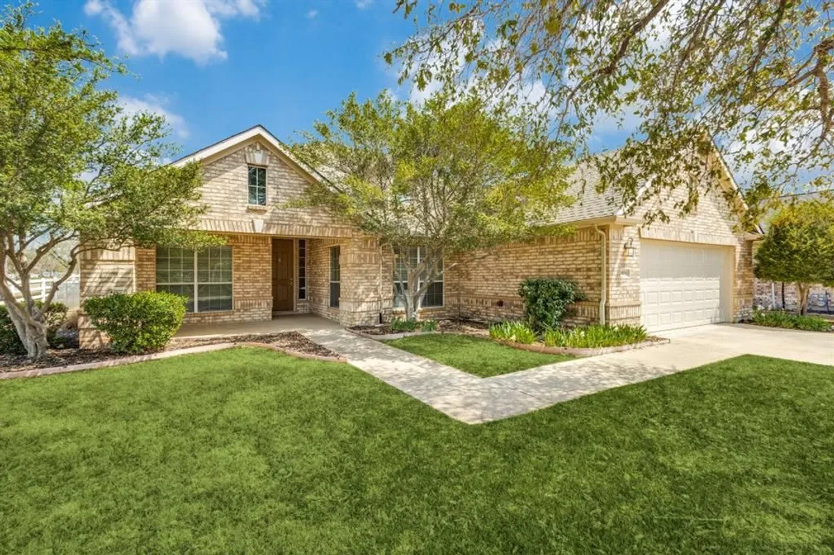Property Slideshow image 1 of 13 | 9056 crestview dr, Denton, TX, 76207