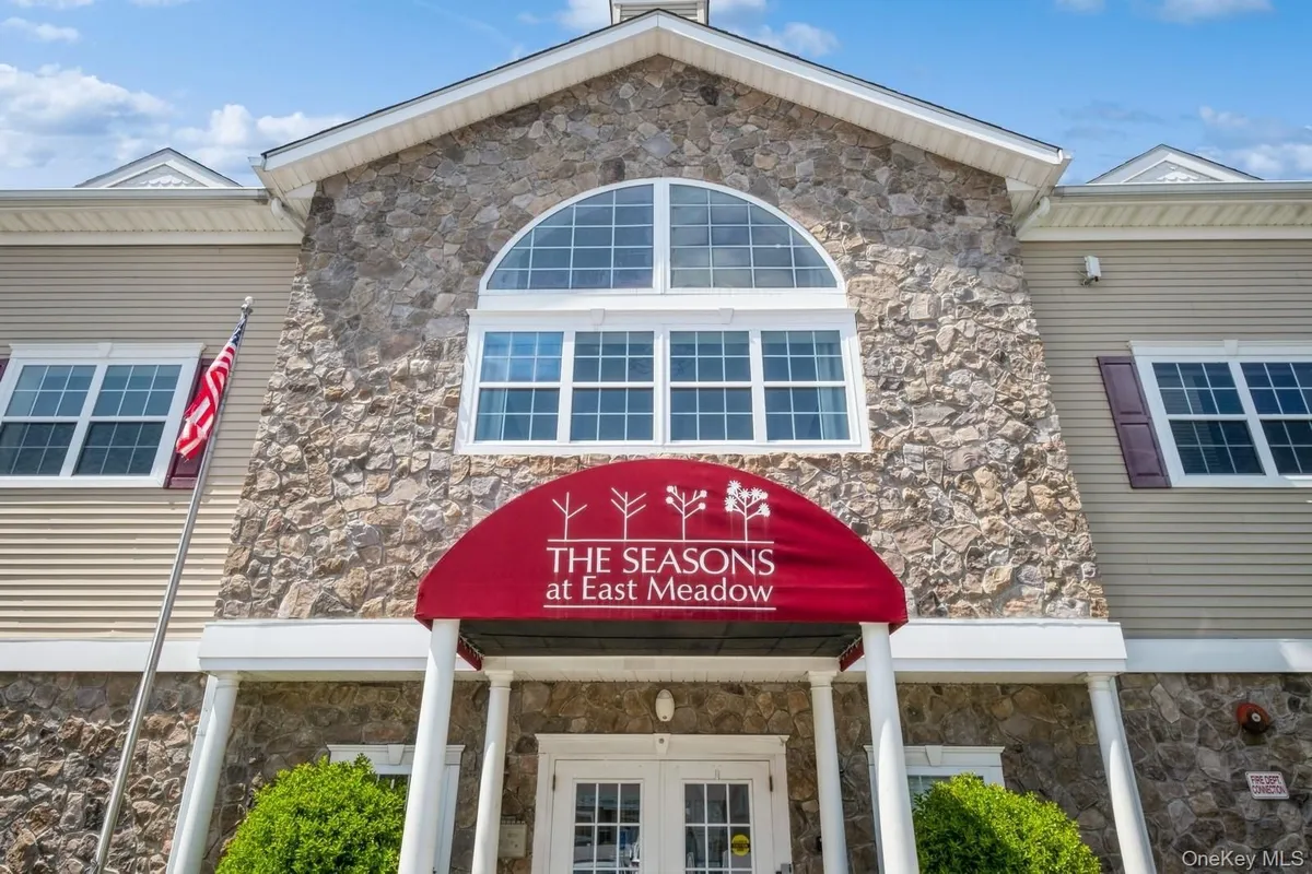 Property Slideshow image 1 of 30 | 434 autumn dr, East Meadow, NY, 11554