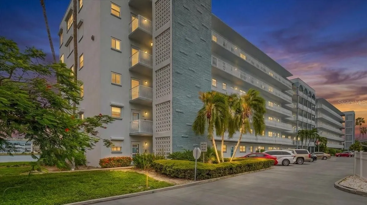 Property Slideshow image 1 of 29 | 5925 shore blvd 302, Gulfport, FL, 33707