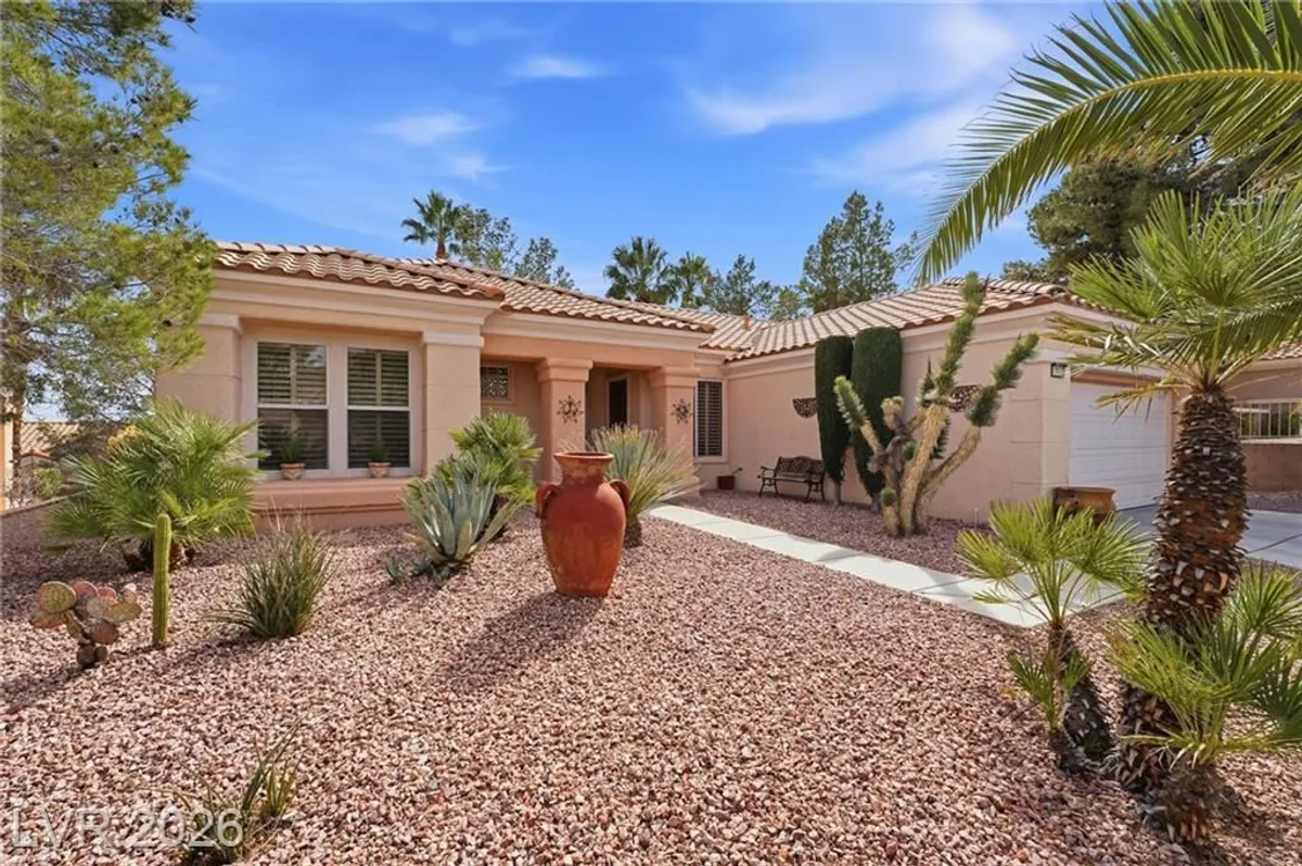 Property Slideshow image 1 of 42 | 10633 heritage hills dr, Las Vegas, NV, 89134