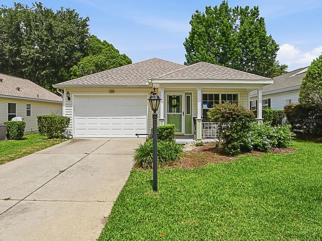 Property Slideshow image 1 of 44 | 25114 cranes roost cir, Leesburg, FL, 34748